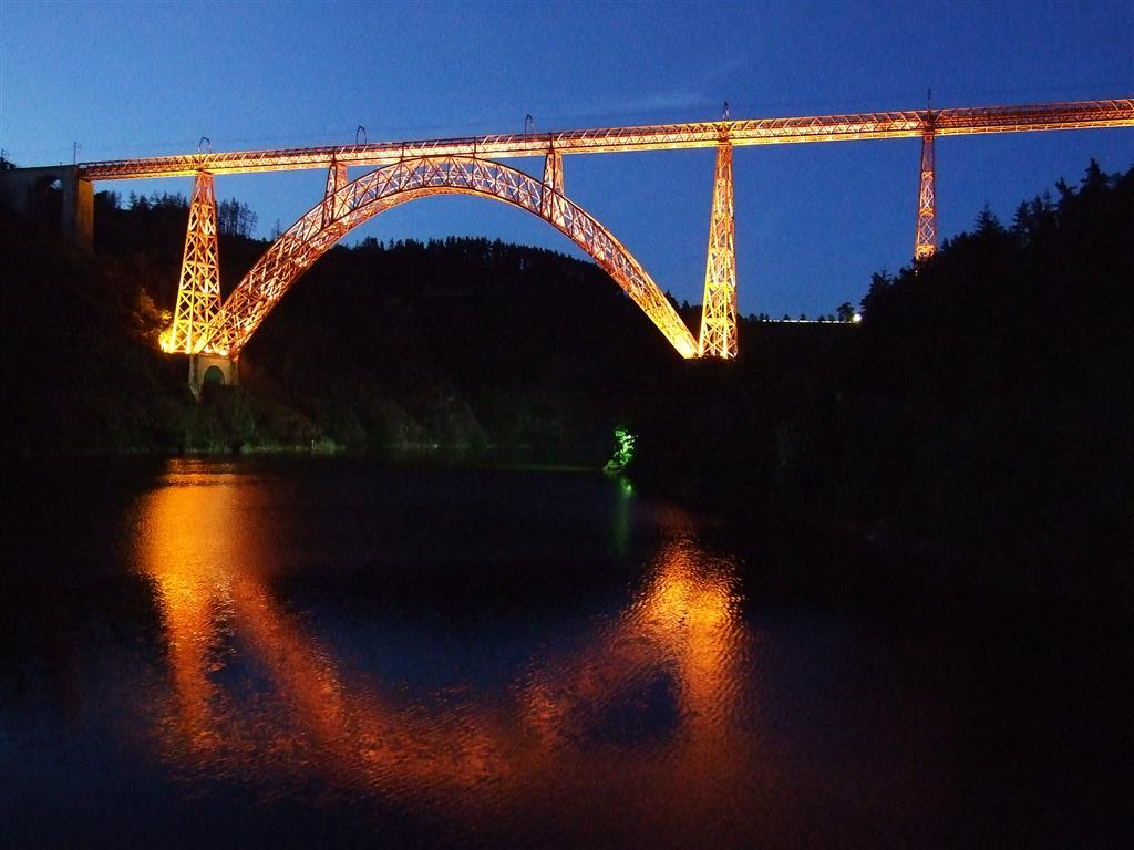 Tour Eiffel Cantal